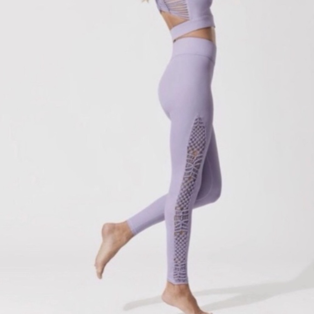 Carbon 38 macrame lilac leggings